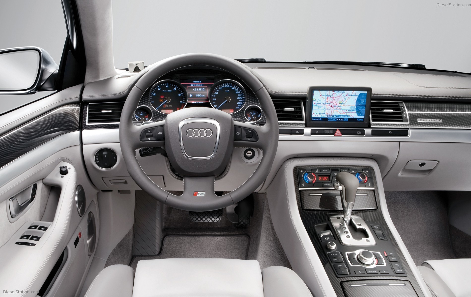 Audi S8 (2005)